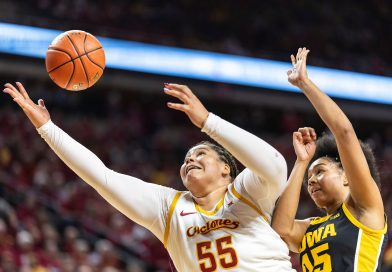 Iowa State’s Crooks robs Iowa 74-69 in Jimmy V Classic Iowa State Audi Crooks and Iowa Hannah Stuelke